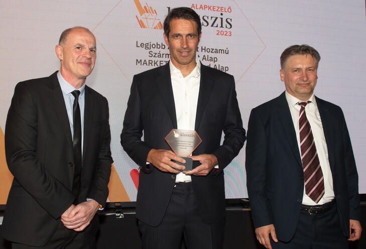 Fotók a díjátódóról