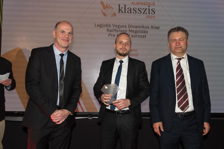 Fotók a díjátódóról