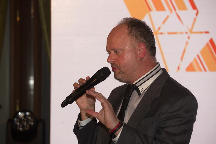 Fotók a díjátódóról