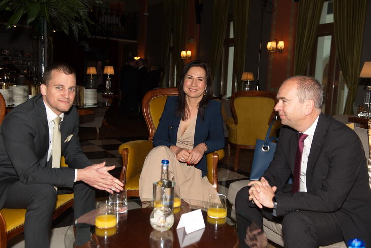 Fotók a díjátódóról