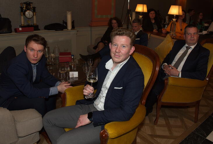 Fotók a díjátódóról