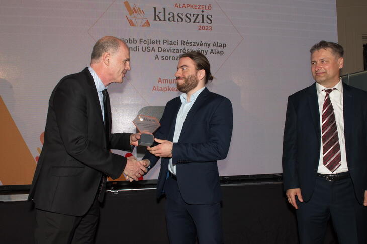 Fotók a díjátódóról