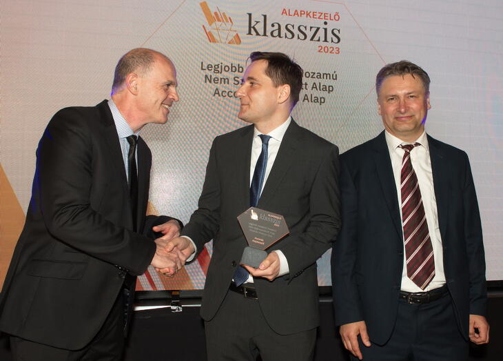 Fotók a díjátódóról