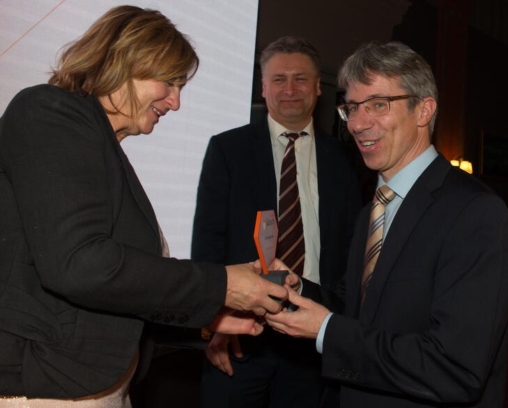 Fotók a díjátódóról