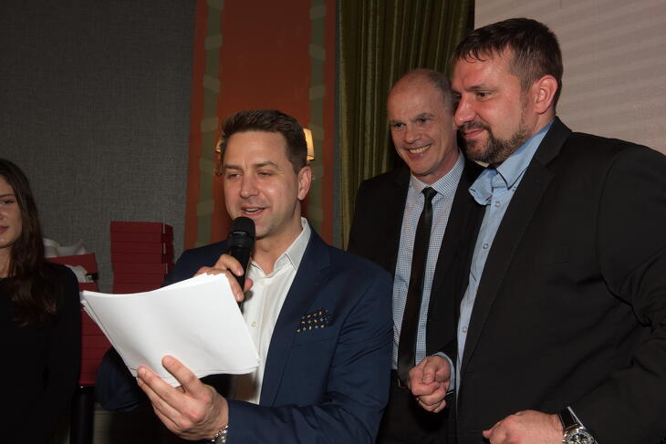 Fotók a díjátódóról