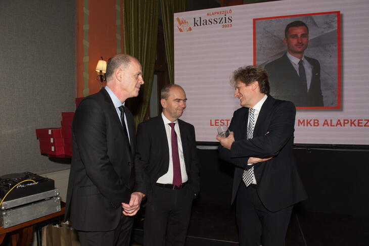 Fotók a díjátódóról