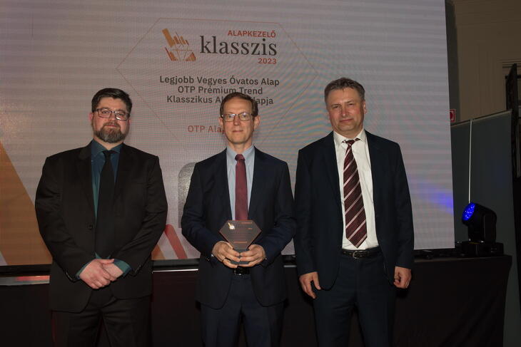 Fotók a díjátódóról