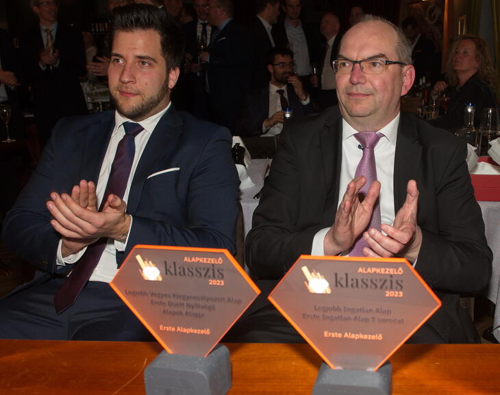 Fotók a díjátódóról