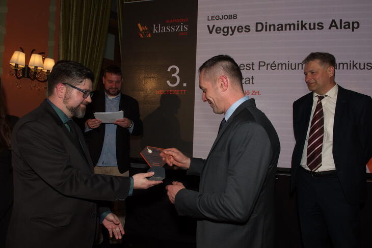 Fotók a díjátódóról