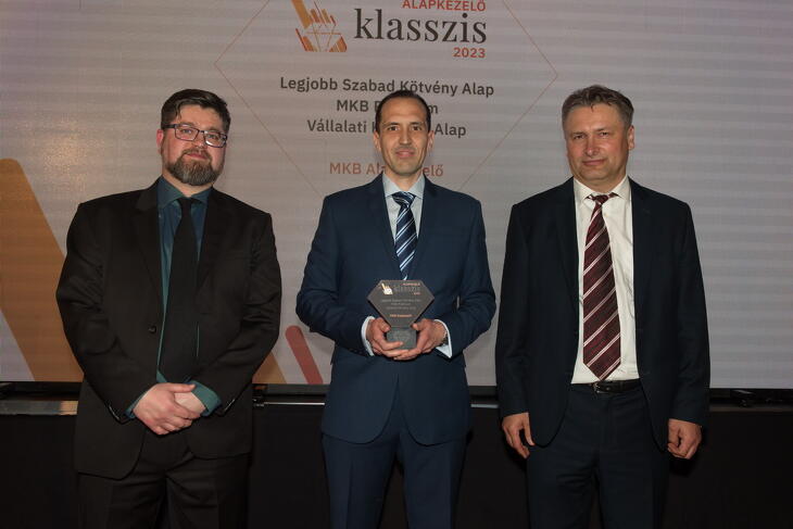 Fotók a díjátódóról