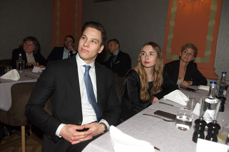 Fotók a díjátódóról