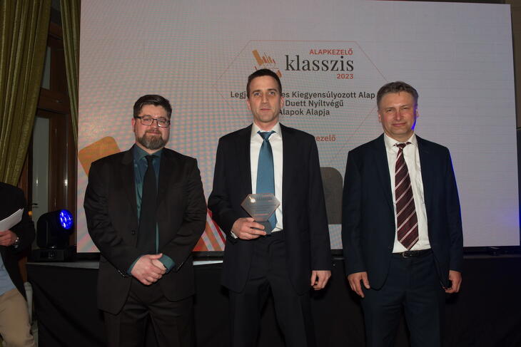 Fotók a díjátódóról