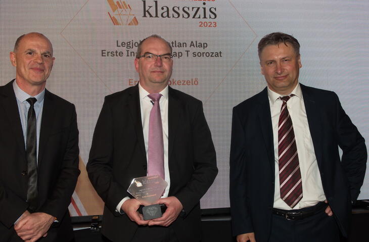 Fotók a díjátódóról