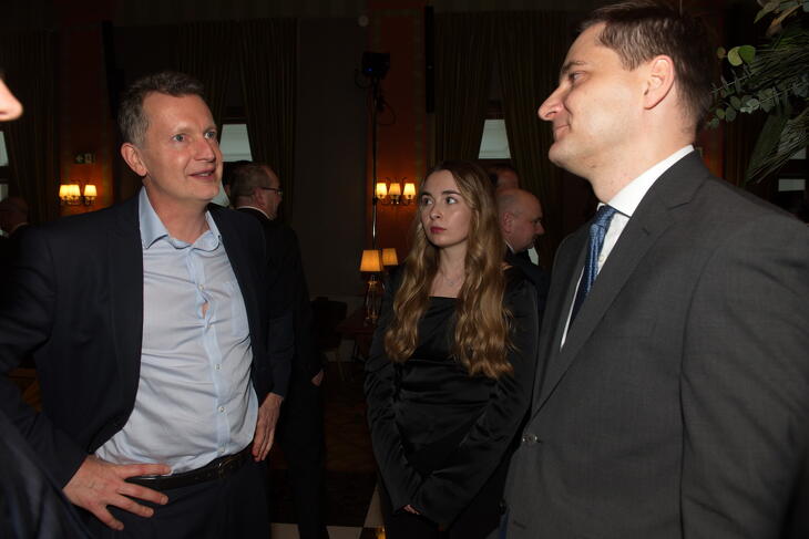 Fotók a díjátódóról