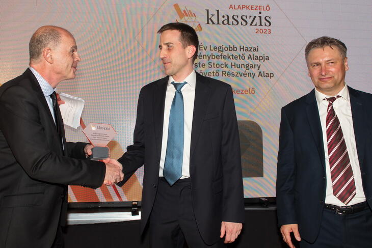 Fotók a díjátódóról