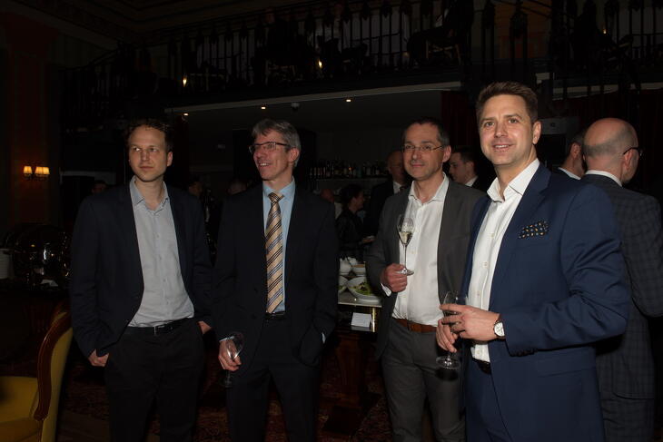 Fotók a díjátódóról