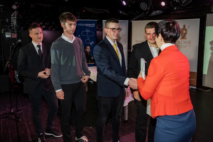 Képek a döntőről