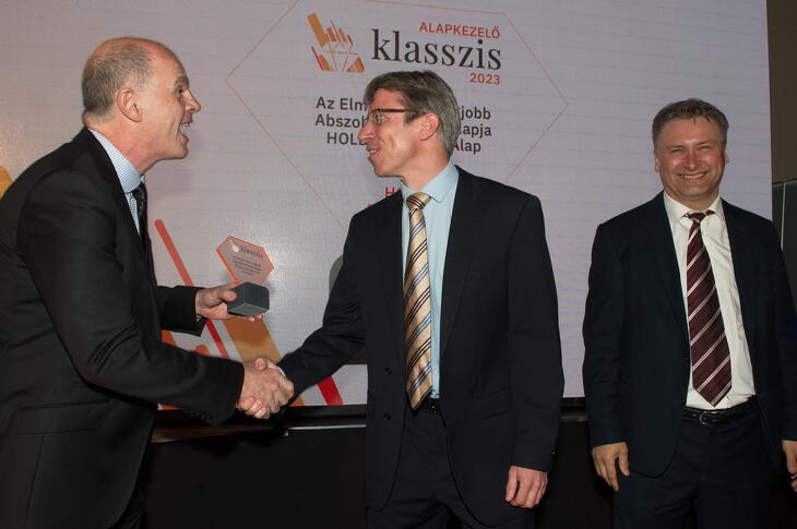 Fotók a díjátódóról