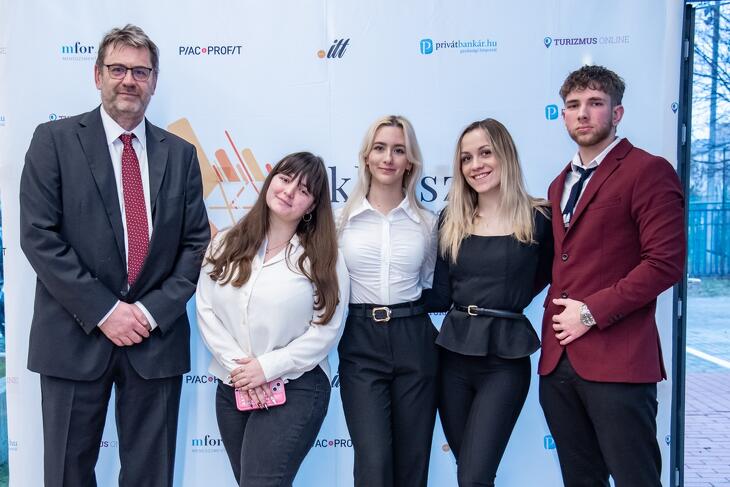 Legyél Te is Pénzügyi Junior Klasszis! 2025 ősz - döntő