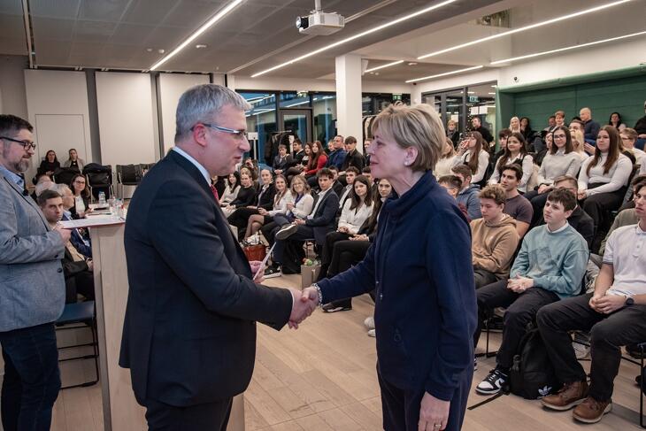 Legyél Te is Pénzügyi Junior Klasszis! 2025 ősz - döntő