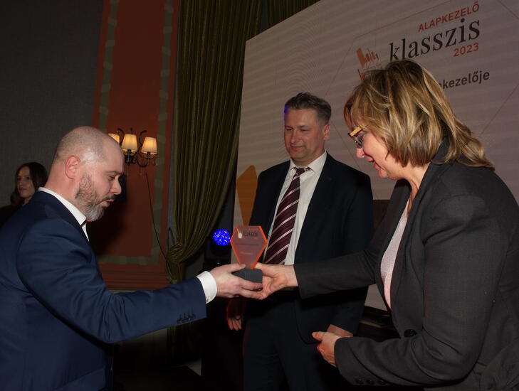 Fotók a díjátódóról