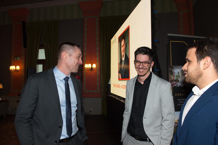 Fotók a díjátódóról