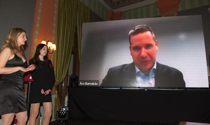 Fotók a díjátódóról