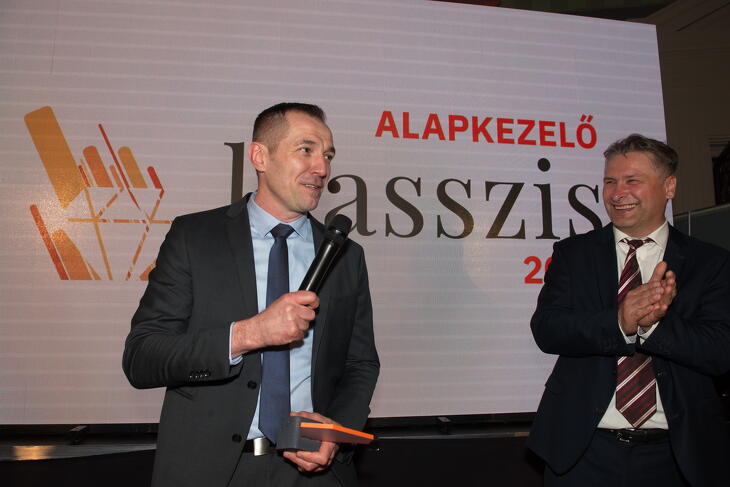 Fotók a díjátódóról