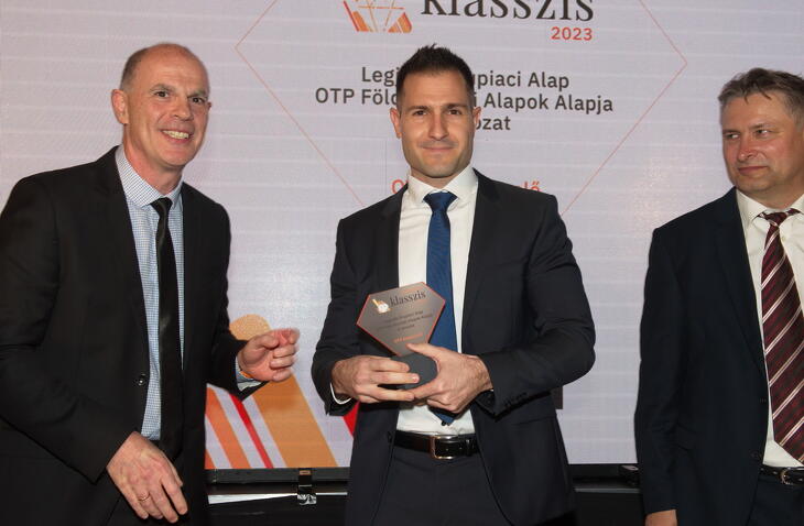 Fotók a díjátódóról