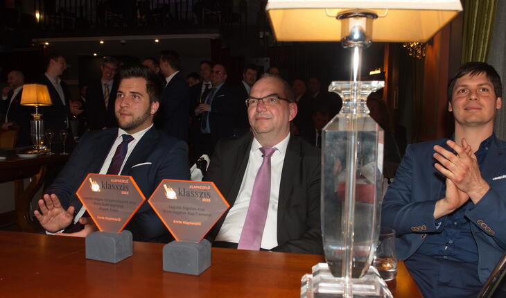 Fotók a díjátódóról