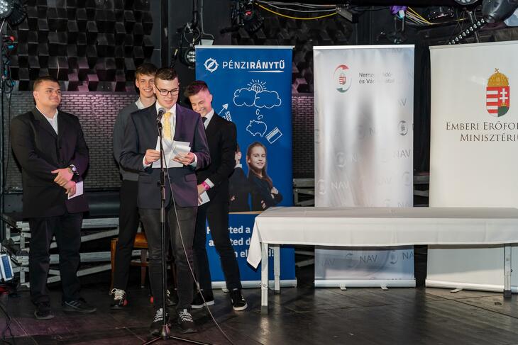 Képek a döntőről