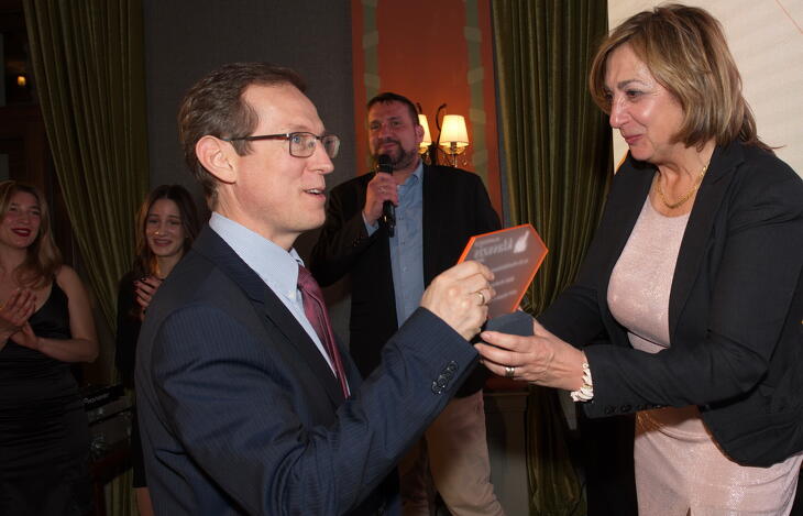 Fotók a díjátódóról