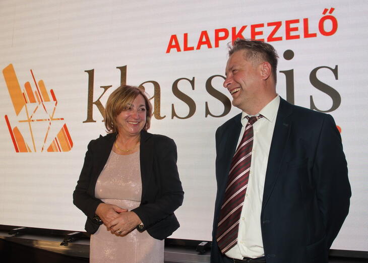 Fotók a díjátódóról