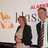 Fotók a díjátódóról