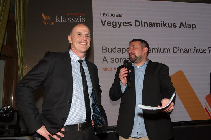 Fotók a díjátódóról