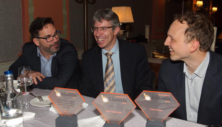 Fotók a díjátódóról